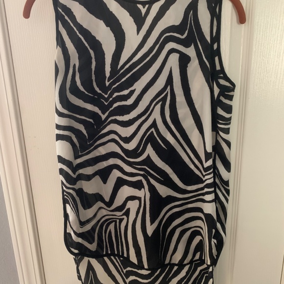 Vince Camuto Black & White Zebra Top - Picture 3 of 3